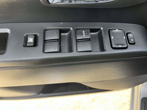 Used 2012 MAZDA MAZDA5 Sport FWD image 12