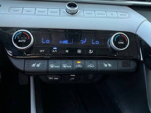 Used 2025 Hyundai Elantra Limited image 26