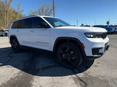 Used 2022 Jeep Grand Cherokee L Laredo AWD/4WD image 2