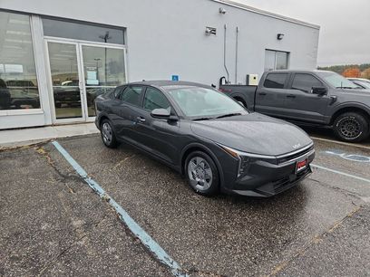 New 2025 Kia K4 LX