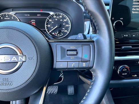 Used 2025 Nissan Pathfinder SL image 25