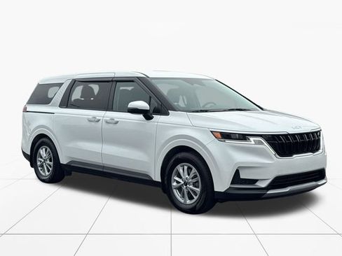 Used 2024 Kia Carnival LX FWD image 8