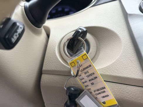 Used 2012 Toyota Avalon image 23