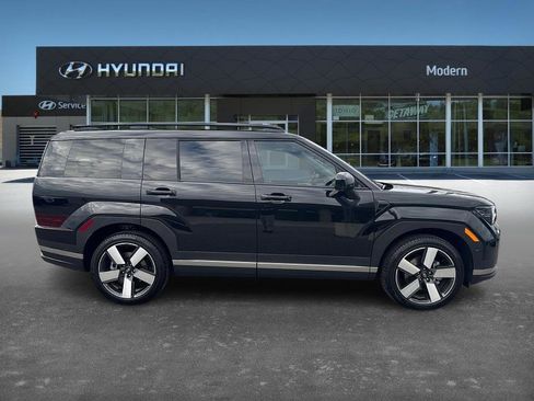 Used 2025 Hyundai Santa Fe Limited image 4
