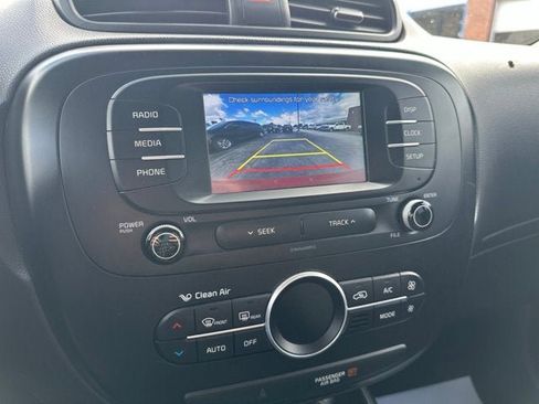 Used 2017 Kia Soul + FWD image 20