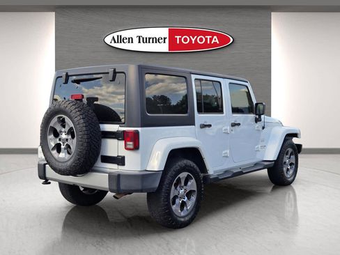 Used 2018 Jeep Wrangler Unlimited Sahara AWD/4WD image 6