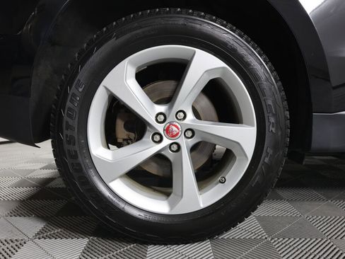 Used 2017 Jaguar F-PACE Premium image 7