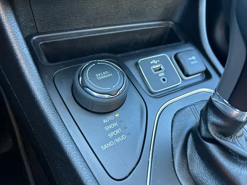 Used 2021 Jeep Cherokee Latitude Lux 80th Anniv w/ Quick Order Package 26U 80TH image 35