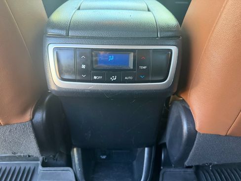 Used 2018 Toyota Highlander Limited FWD image 13