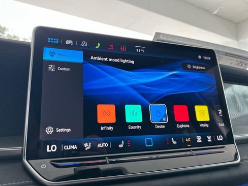 New 2026 Volkswagen Tiguan SE R-Line AWD/4WD image 27