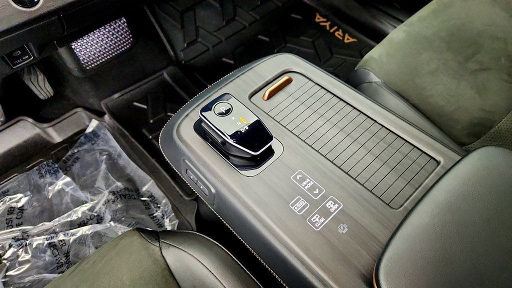 Used 2024 Nissan Ariya AWD image 18