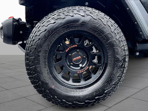 Used 2022 Jeep Gladiator Mojave w/ Auxiliary Switch Group image 11