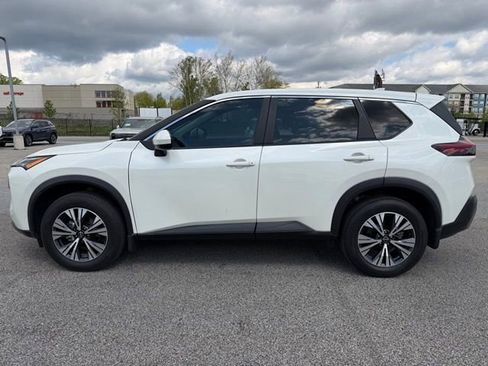 Used 2023 Nissan Rogue SV image 4