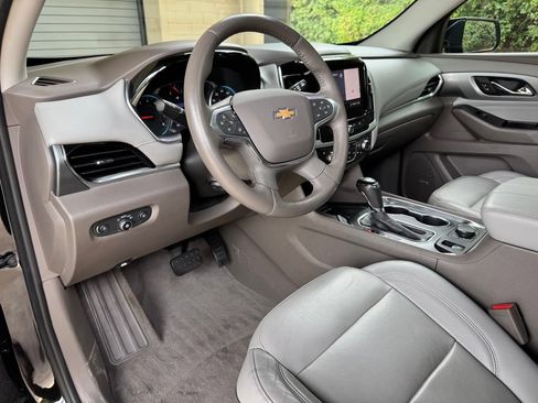 Used 2020 Chevrolet Traverse Premier FWD image 12