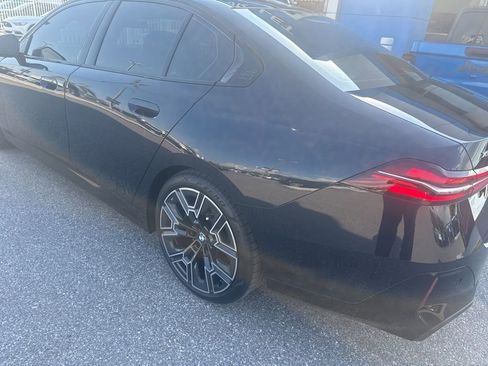Used 2025 BMW 540i xDrive w/ M Sport Package image 4