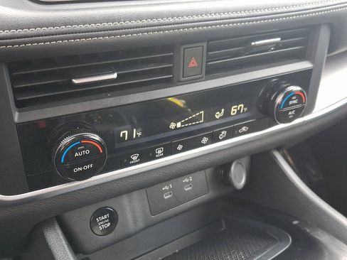 Certified 2025 Nissan Rogue SV image 15