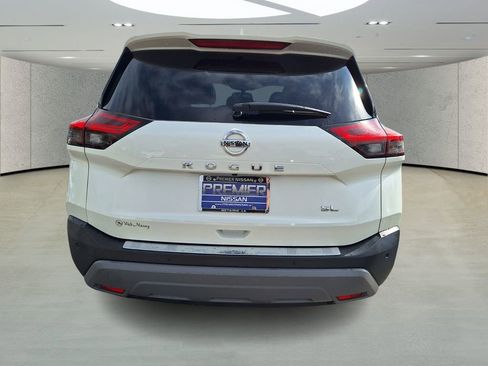 Used 2021 Nissan Rogue SL image 4