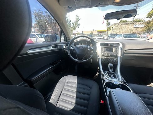 Used 2014 Ford Fusion SE FWD image 15