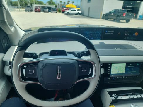 New 2026 Lincoln Navigator Reserve AWD/4WD image 43