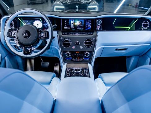 Used 2025 Rolls-Royce Cullinan image 28