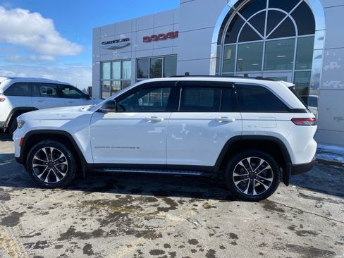 Used 2023 Jeep Grand Cherokee Limited image 2