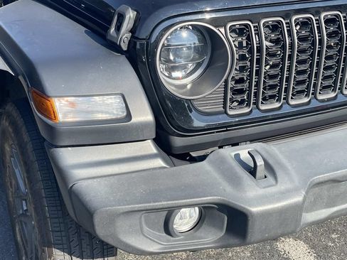 Used 2024 Jeep Wrangler Unlimited Sport AWD/4WD image 7