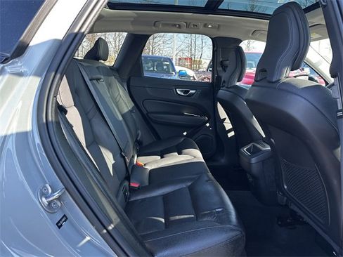 Used 2024 Volvo XC60 B5 Plus image 36