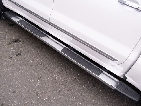 Used 2023 Chevrolet Silverado 1500 High Country w/ Technology Package image 32