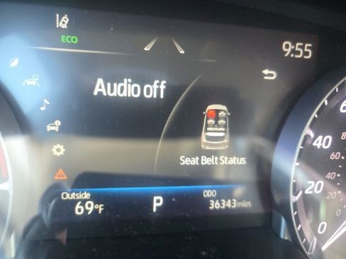 Used 2023 Toyota Highlander XLE image 9