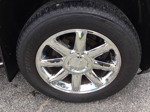 Used 2010 GMC Yukon XL Denali AWD/4WD image 21