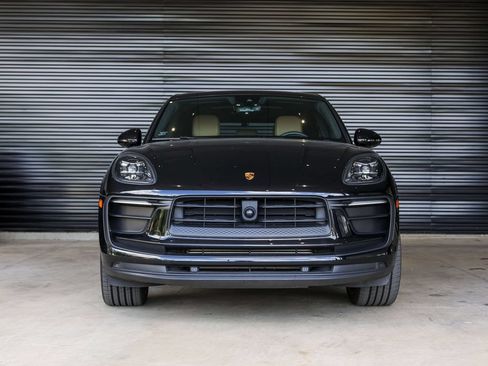 Certified 2023 Porsche Macan AWD/4WD image 10