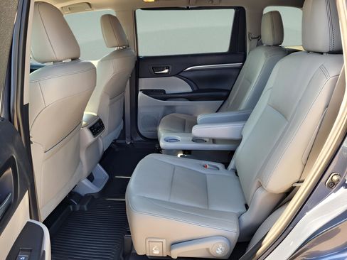 Certified 2019 Toyota Highlander Limited image 10