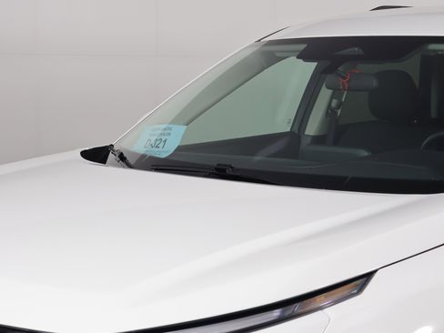 Used 2025 Nissan Pathfinder SV image 12