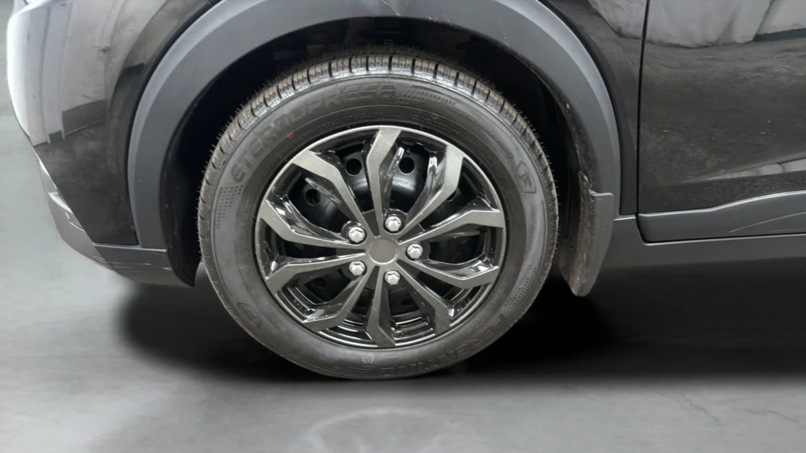 Used 2018 Nissan Kicks S FWD image 27