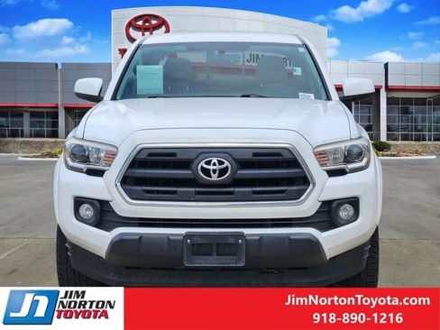 Used 2017 Toyota Tacoma SR5 w/ Tow Package image 2