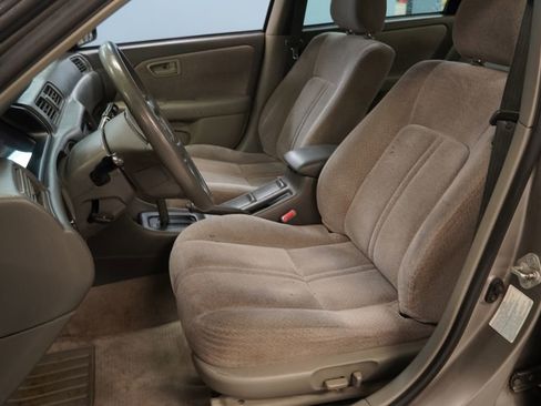 Used 2000 Toyota Camry LE FWD image 3