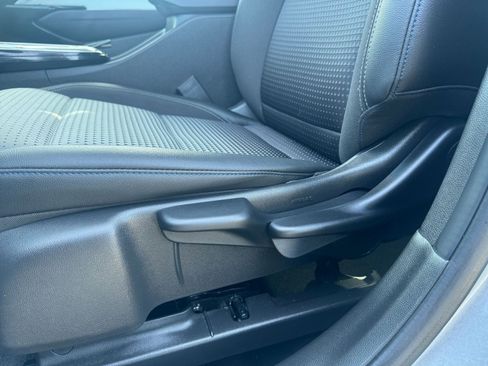 Used 2025 Chevrolet Equinox LT image 23