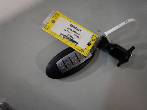 Used 2025 Nissan Altima 2.5 SV FWD image 9