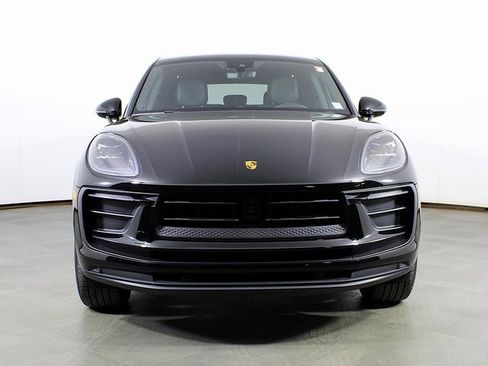 Certified 2023 Porsche Macan image 11