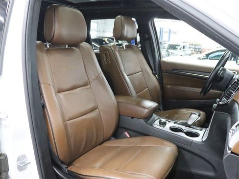 Used 2019 Jeep Grand Cherokee Summit AWD/4WD image 31