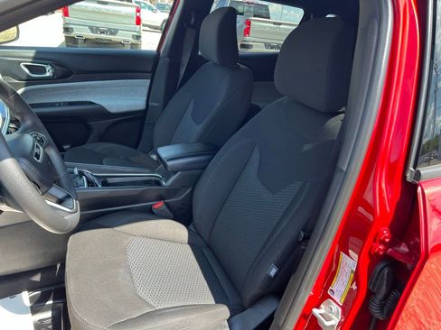 Used 2025 Jeep Compass Sport image 23