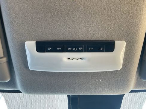 Used 2025 Nissan Versa SV FWD image 16