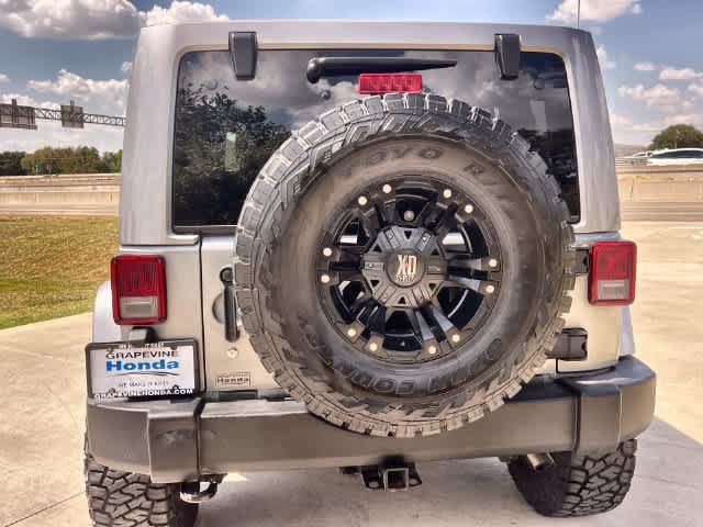 Used 2016 Jeep Wrangler Unlimited Rubicon w/ Connectivity Group AWD/4WD image 6