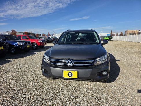 Used 2014 Volkswagen Tiguan SE image 2
