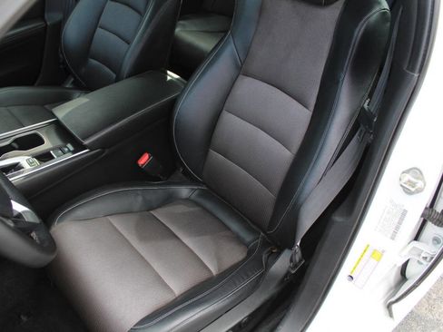 Used 2019 Honda Accord Sport image 3