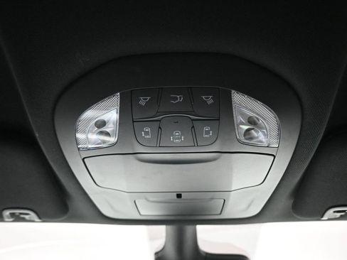 Used 2024 Chrysler Pacifica Touring image 31