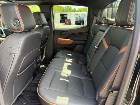 Used 2023 GMC Canyon AT4 w/ AT4 Premium Package AWD/4WD image 16