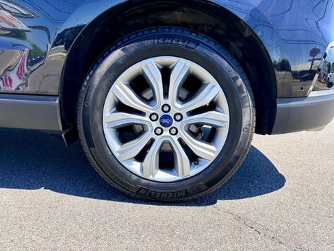 Used 2019 Ford Edge Titanium w/ Equipment Group 301A AWD/4WD image 40