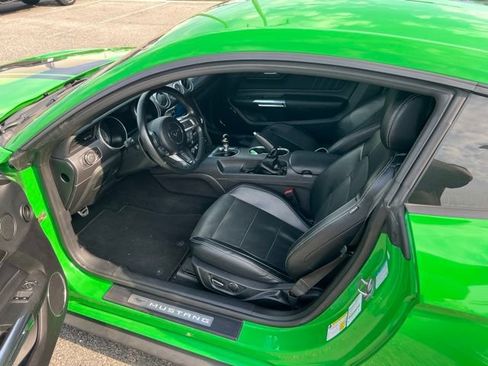 Used 2019 Ford Mustang GT Premium w/ GT Performance Package RWD image 6