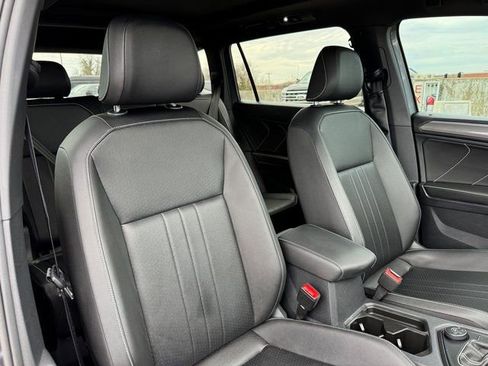 Used 2023 Volkswagen Tiguan SE R-Line image 19